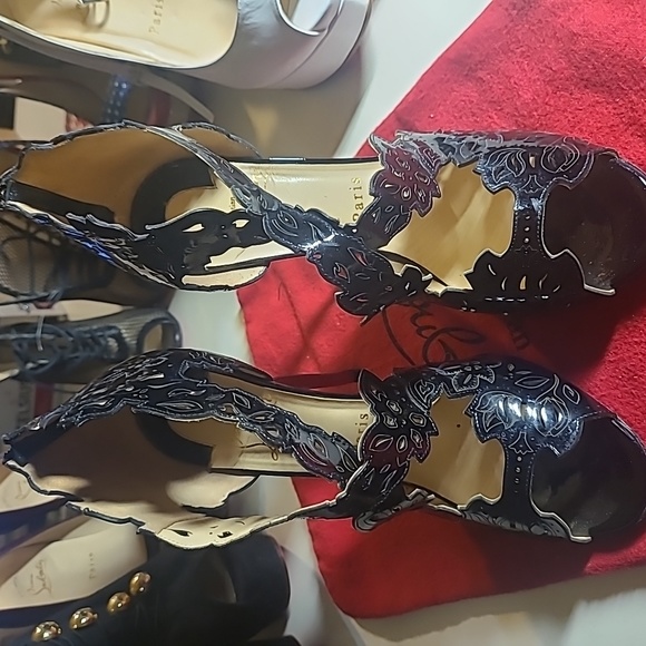 Christian Louboutin - Picture 2 of 8